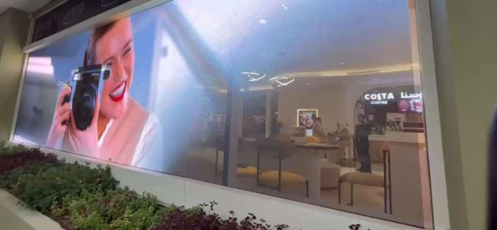 Houdini - Storefront glass